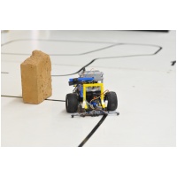 RobotPicObchadzaPrekazku.jpg